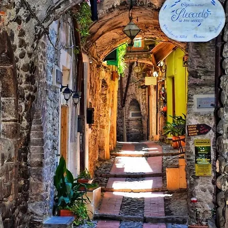 Stecado Caste - Dimora Storica Nel Cuore Del Paese Dolceacqua